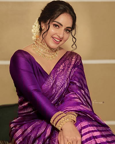 புன்னகையோ போகன்வில்லா... மாளவிகா மேனன்!